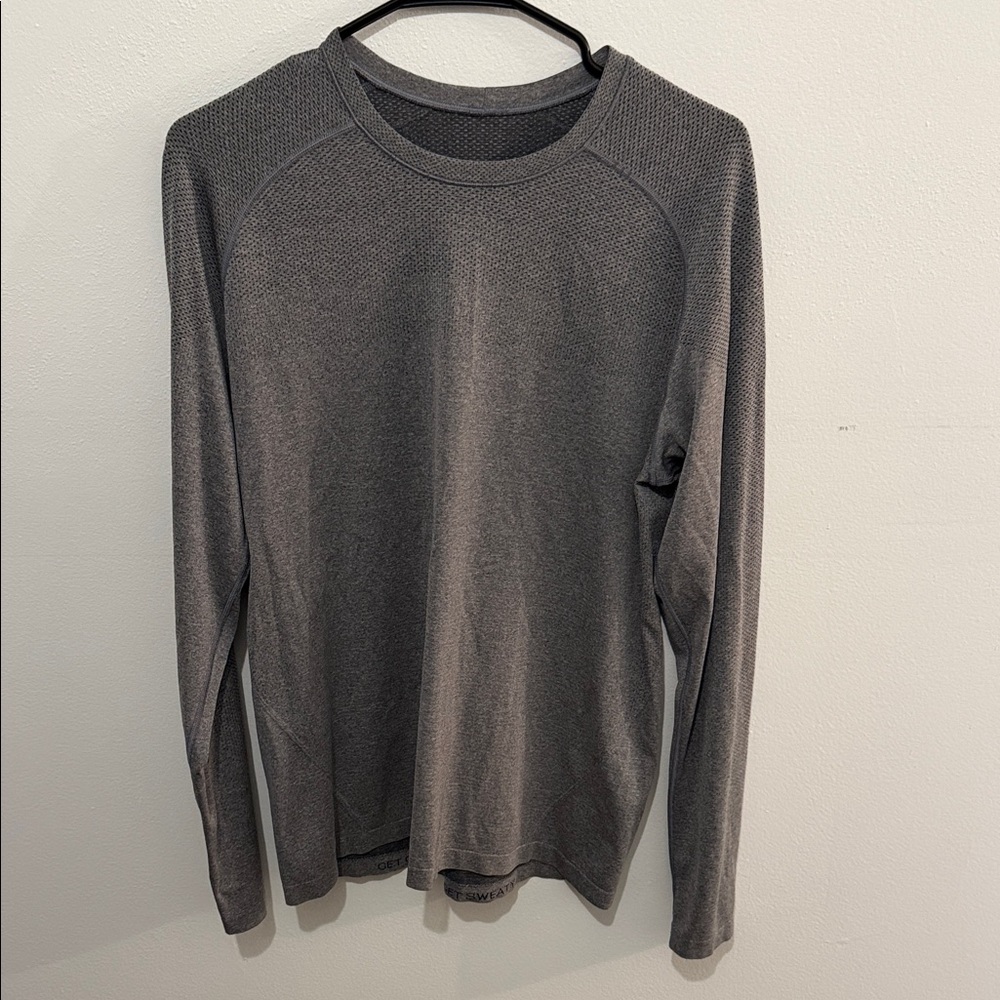 Men’s Lululemon metal vent tech long sleeve